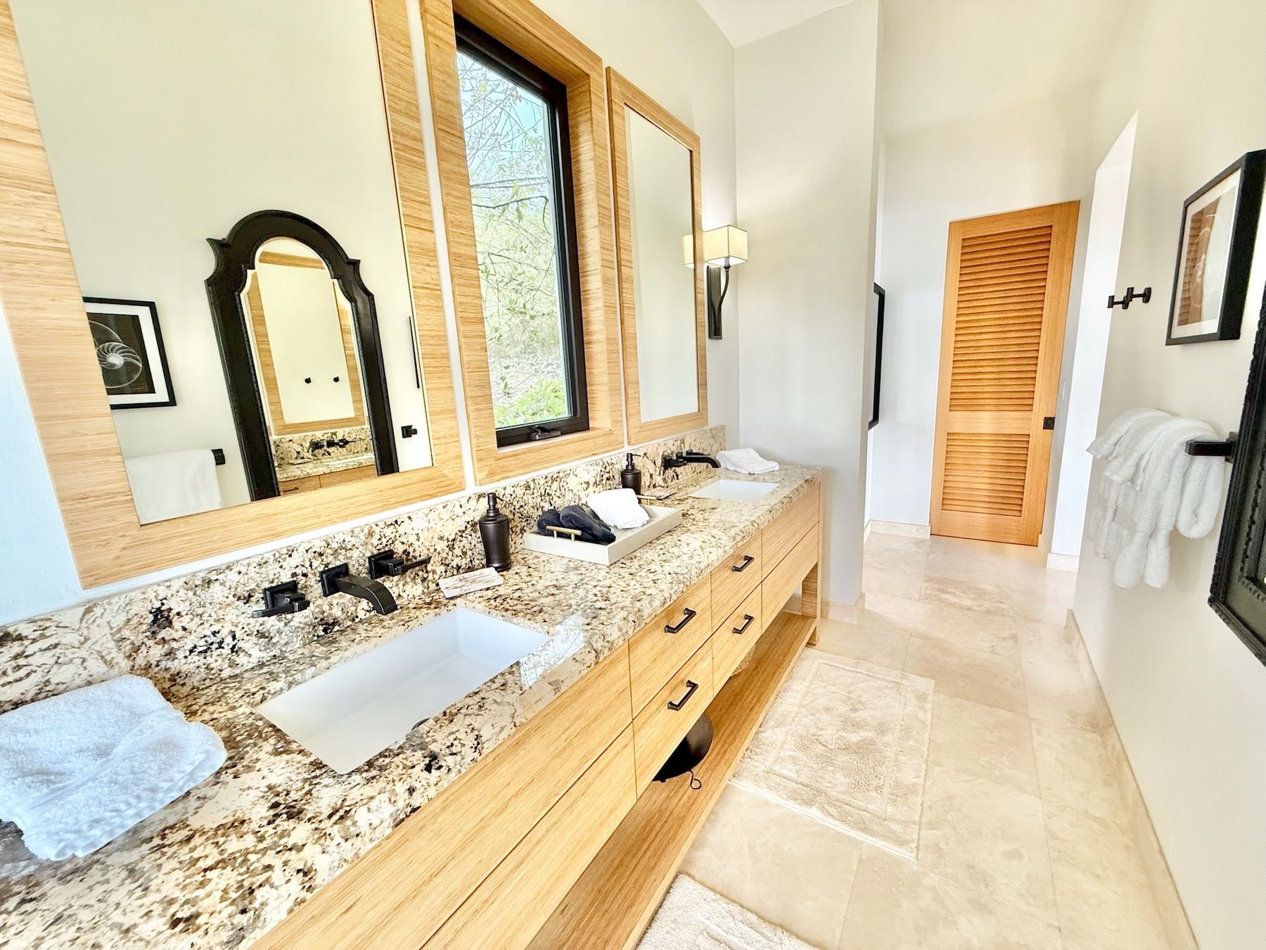 Window To The Sea villa photo.